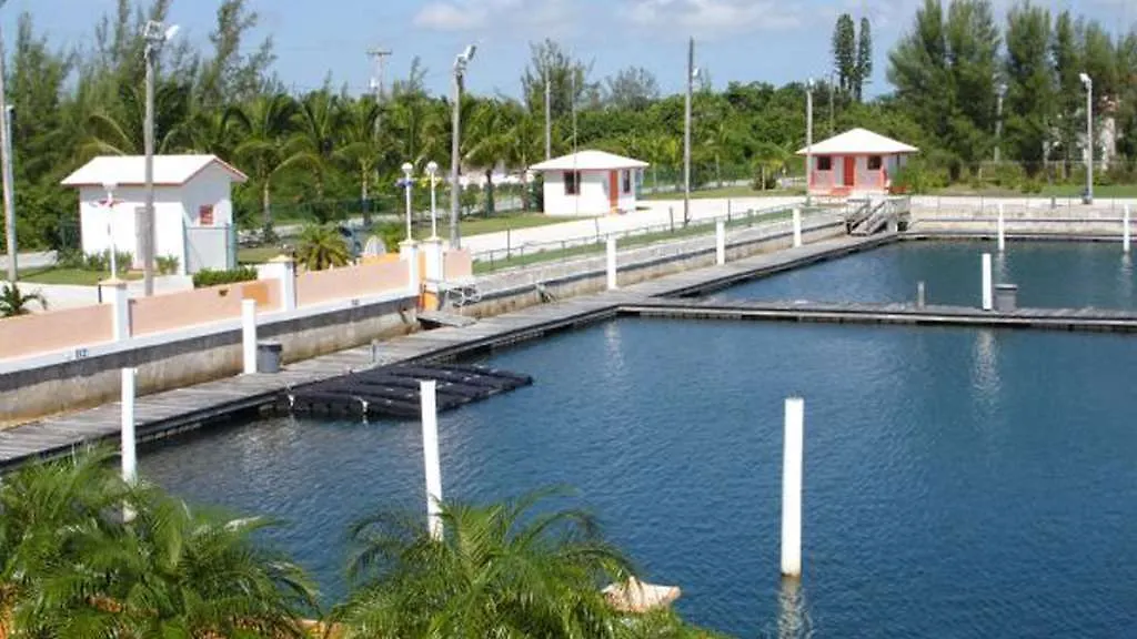 ***  Running Mon Sunrise Resort & Marina Freeport Bahamas