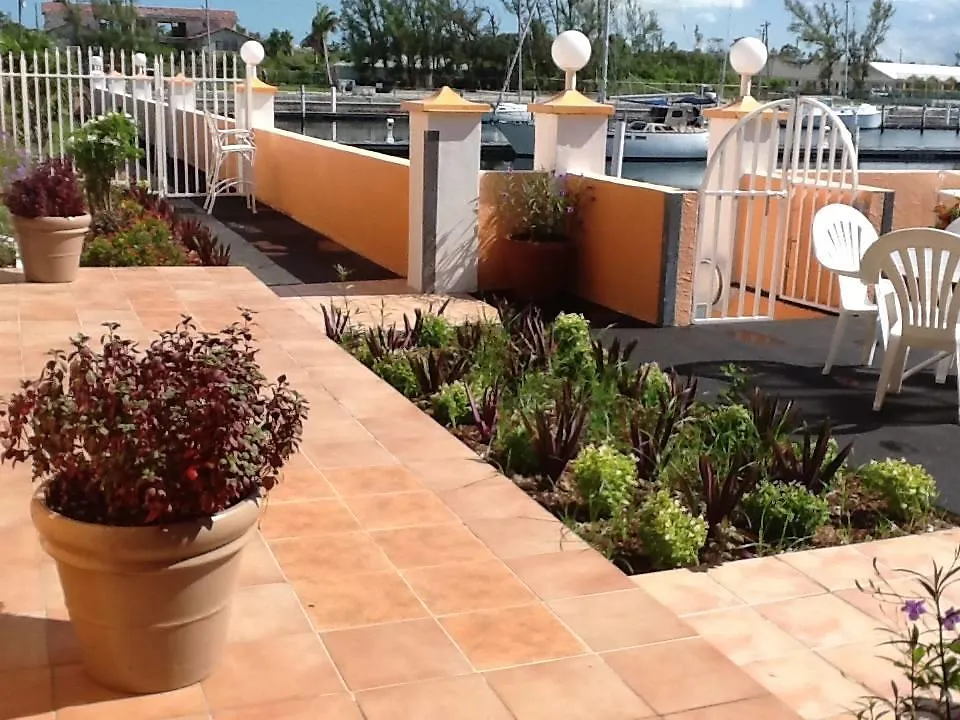 ***  Running Mon Sunrise Resort & Marina Freeport Bahamas